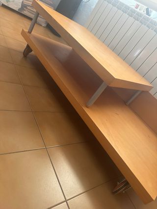 Mesa para televisión con ruedas