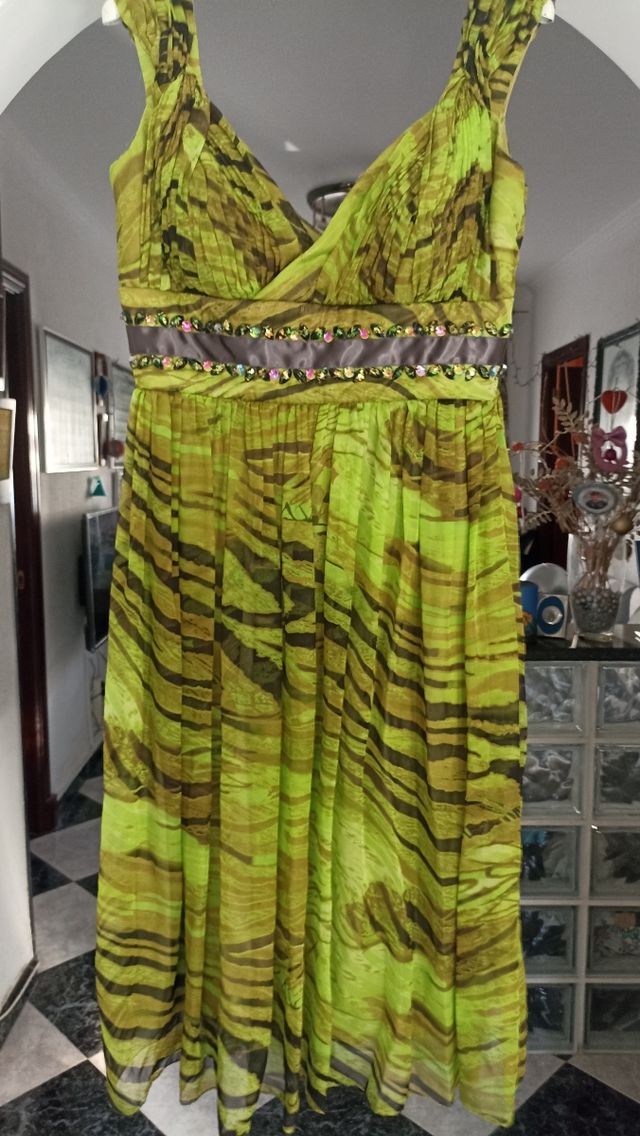 vestido 👗 presioso estampado con pedrería en la