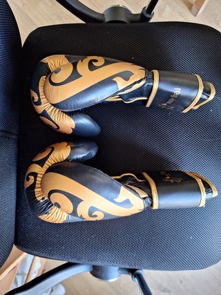 Guantes boxeo Leone 10 Oz (Muay Thai)