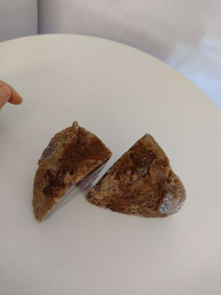 Ferma libri in Agata