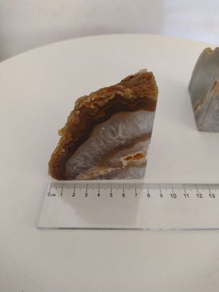 Ferma libri in Agata