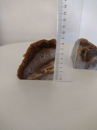 Ferma libri in Agata