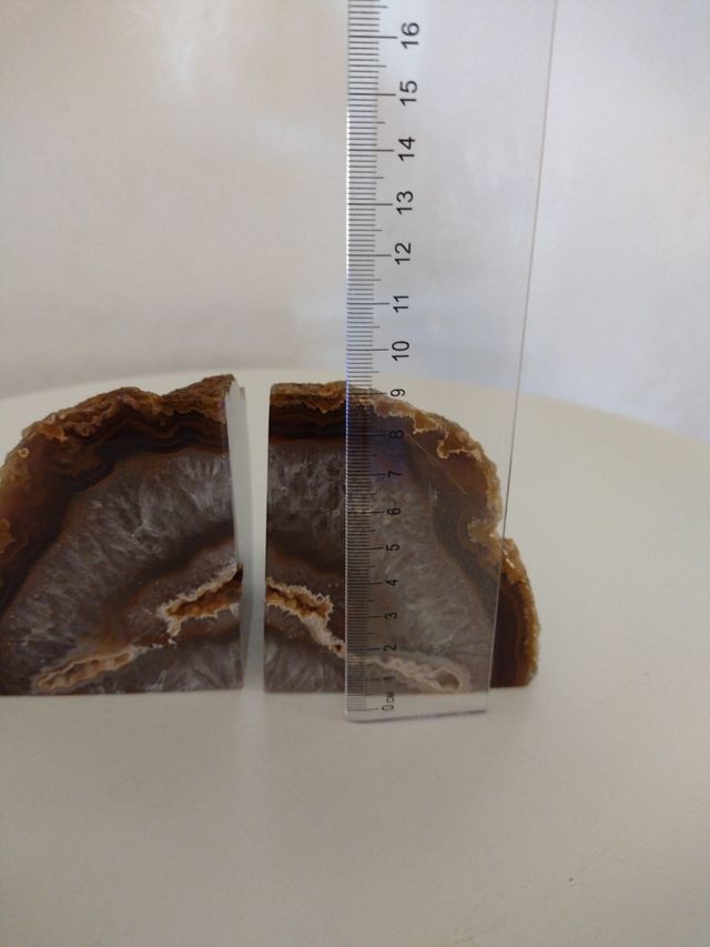 Ferma libri in Agata