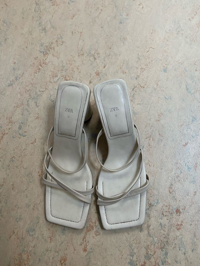 sandalias tacon beige zara