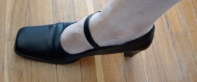 Zapatos piel en color negro.