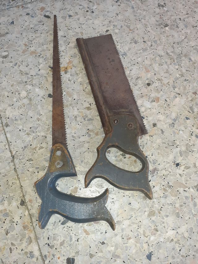2 sierras antiguas de carpintería