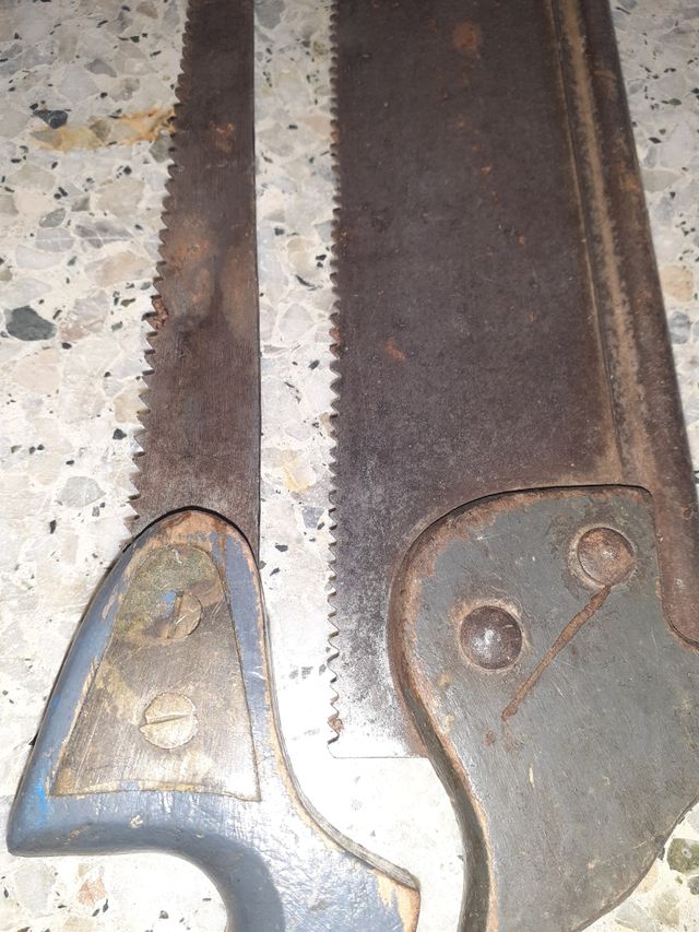 2 sierras antiguas de carpintería