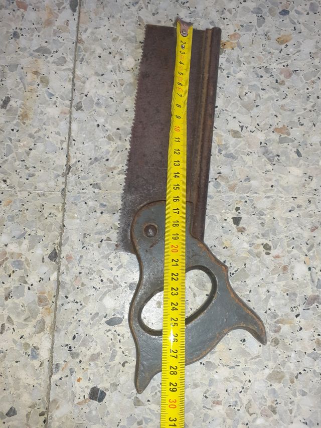 2 sierras antiguas de carpintería