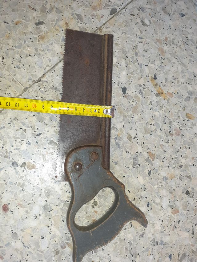 2 sierras antiguas de carpintería