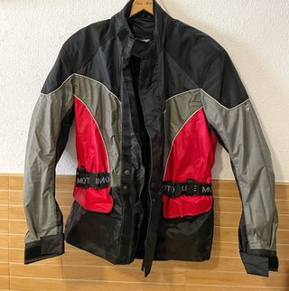 Chaqueta de moto con protecciones