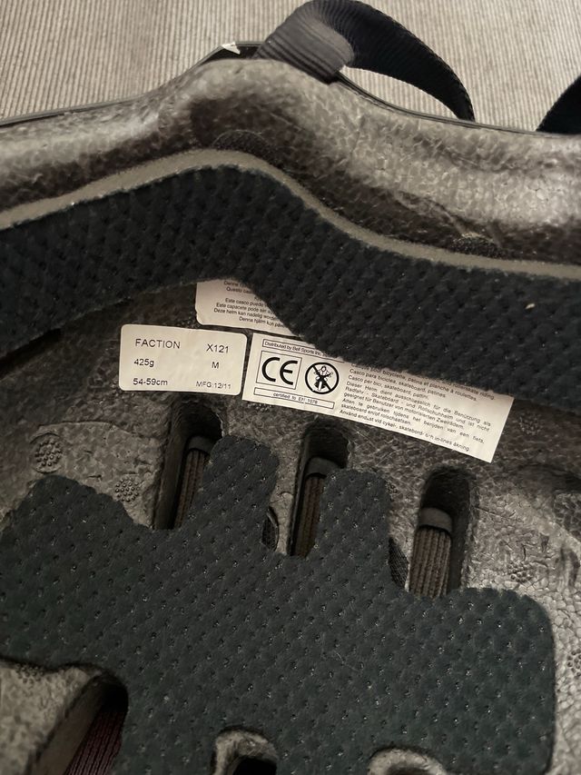 Casco Faction con soporte go pro