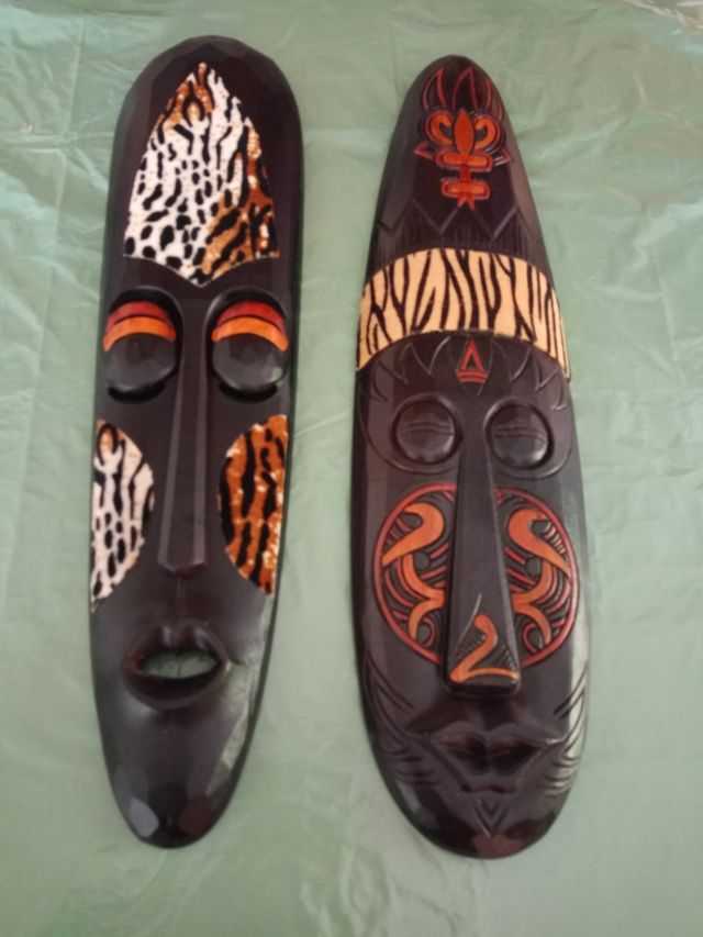 Due maschere in legno