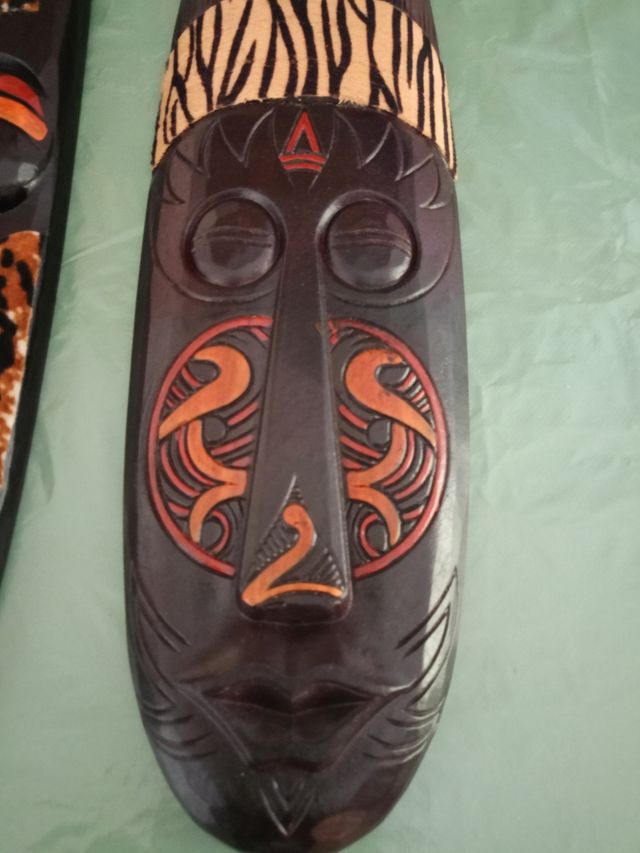 Due maschere in legno