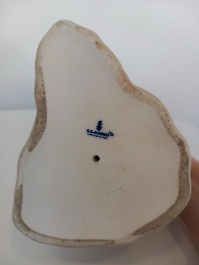 Figura niña flores lladro