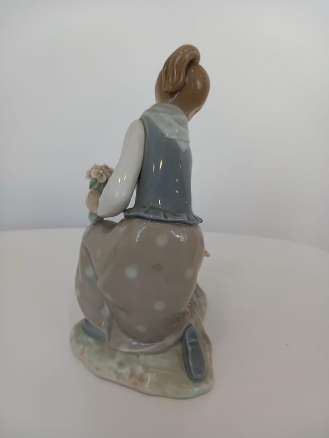 Figura niña flores lladro