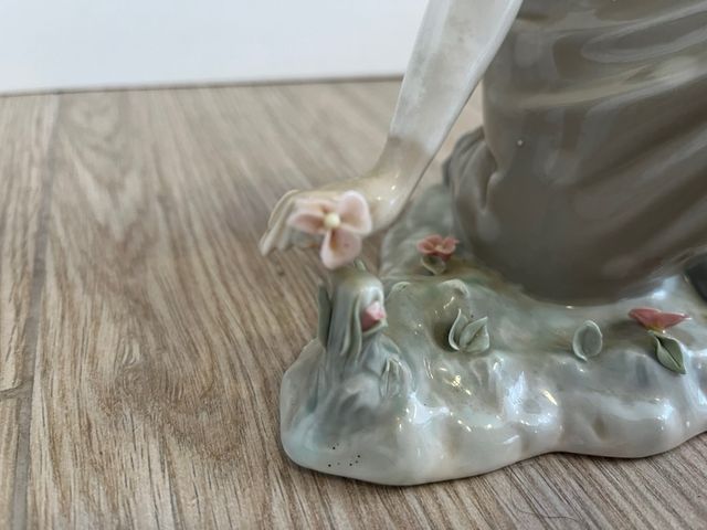 Figura niña flores lladro
