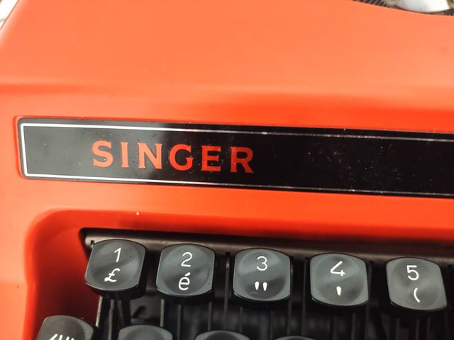Macchina da scrivere SINGER anni 60