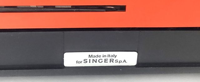 Macchina da scrivere SINGER anni 60