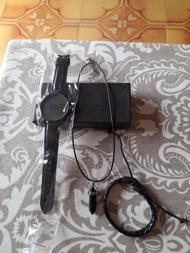 Set uomo con orologio, ciondolo e braccialetto