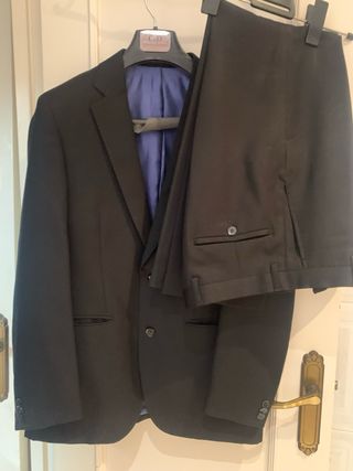 Traje negro , nuevo !!un solo uso!!!