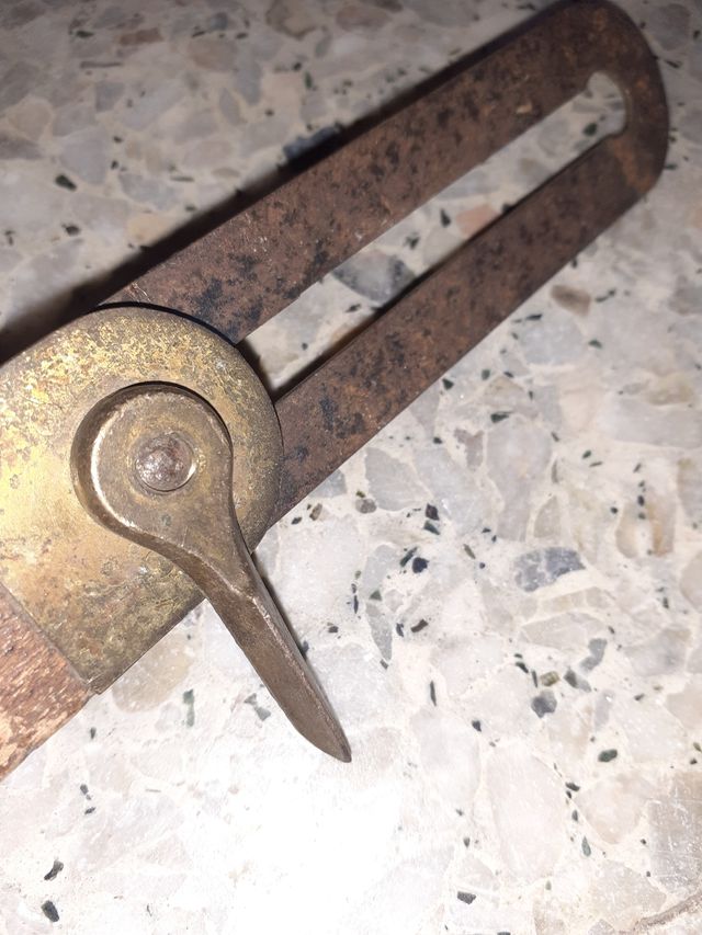 Rimenta antigua de carpintería