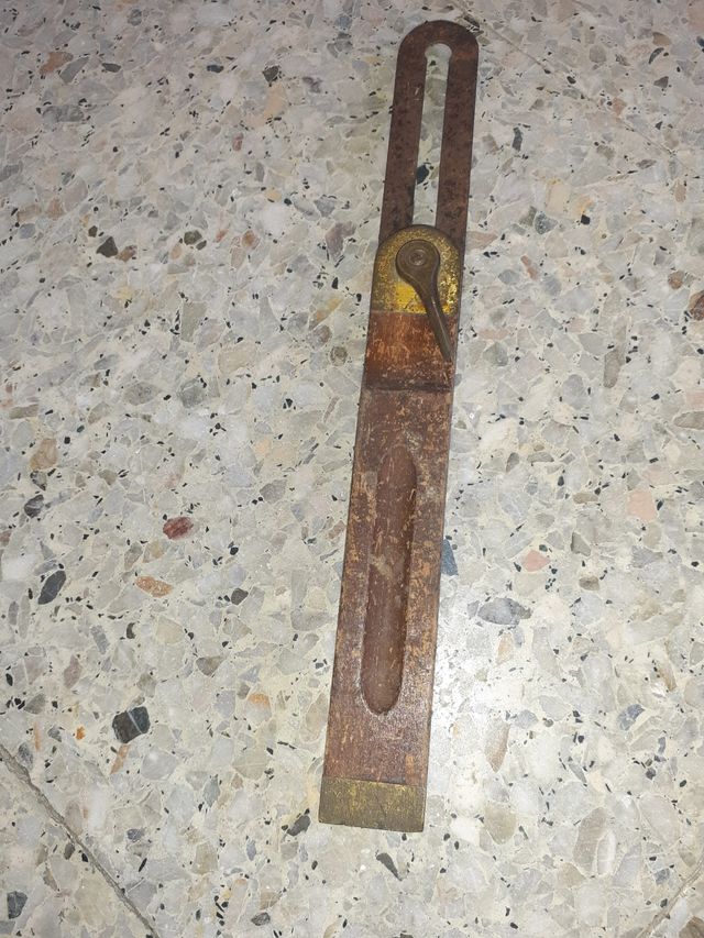 Rimenta antigua de carpintería