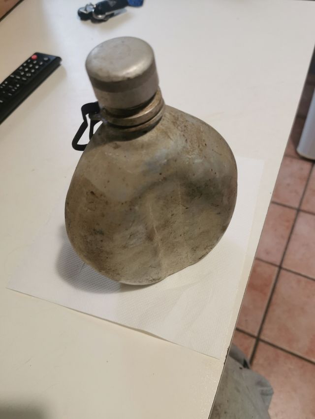 Vecchia borraccia alluminio