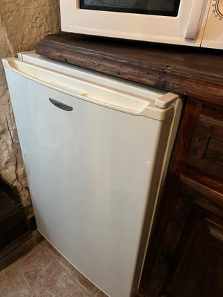 Mueble rustico con frigorifico