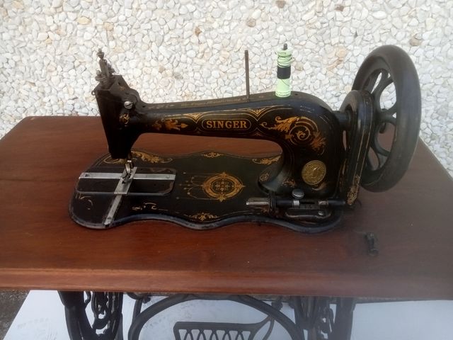 Maquina  coser  antigua