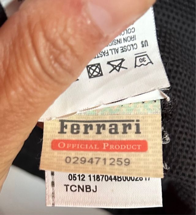 Chaqueta cortaviento Ferrari .