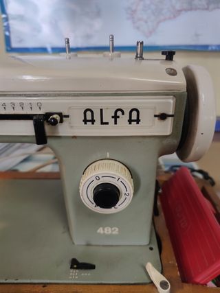 Maquina de coser portátil Alfa 482