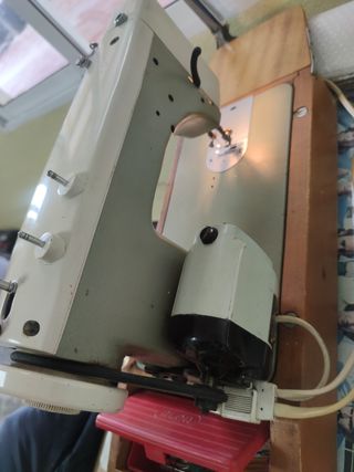 Maquina de coser portátil Alfa 482