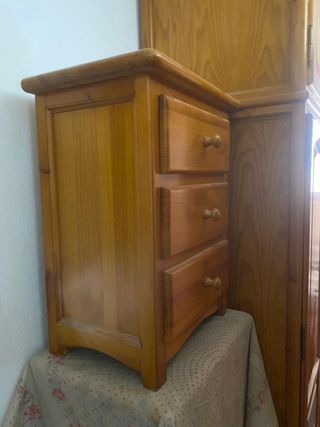 MESA DE NOCHE PROVENZAL