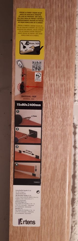 RODAPIE LISO CON PASACABLE DE MDF 240x8x1,5 cm