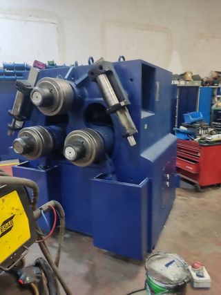 Curvadora de perfiles BIRLK