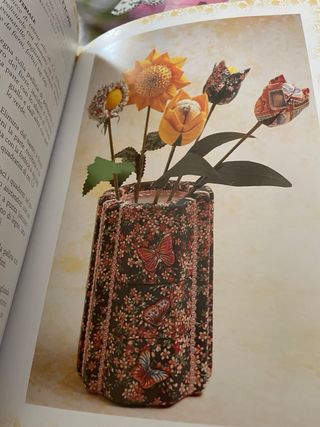 Libro fiori di carta