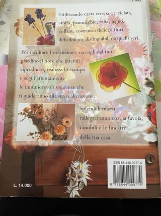 Libro fiori di carta