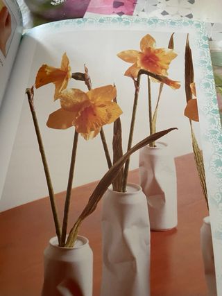 Libro fiori di carta