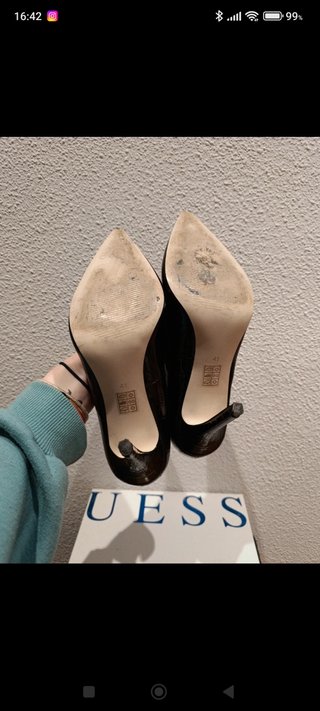 Tacones de piel Guess negros