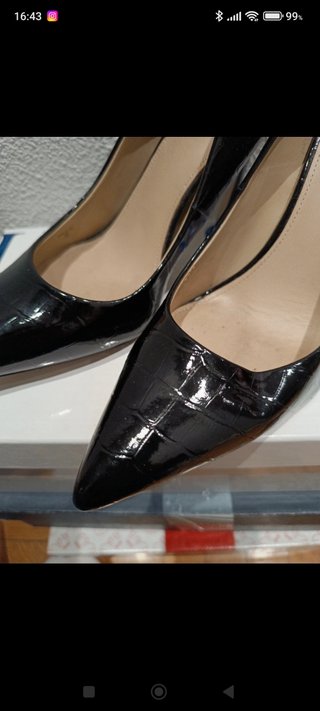 Tacones de piel Guess negros