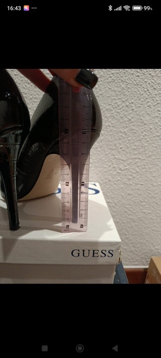 Tacones de piel Guess negros