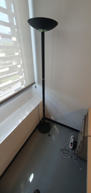 Lámpara de pie para salón u oficina