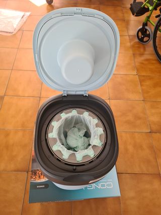 Contenedor para pañales Twist & Click de Tommee