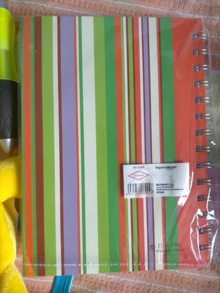 Cuaderno bolígrafo y peluche