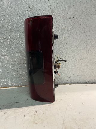 Piloto trasero der. peugeot partner