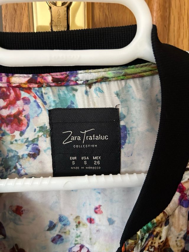 Camisa tipo bomber de Zara