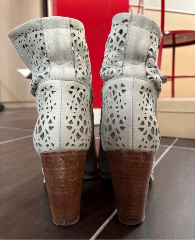 Tronchetto donna Beige traforato scamosciato