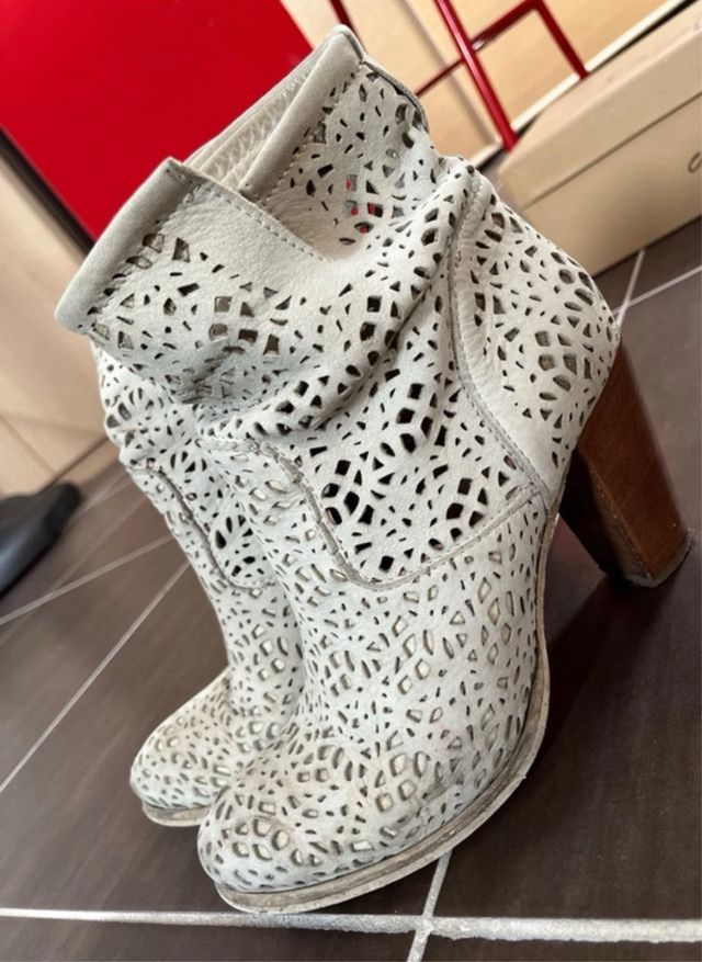 Tronchetto donna Beige traforato scamosciato