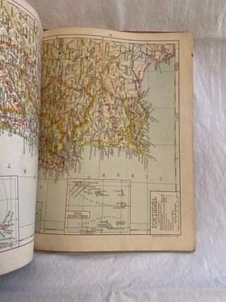 Libro Atlas de Geografia Universal antiguo