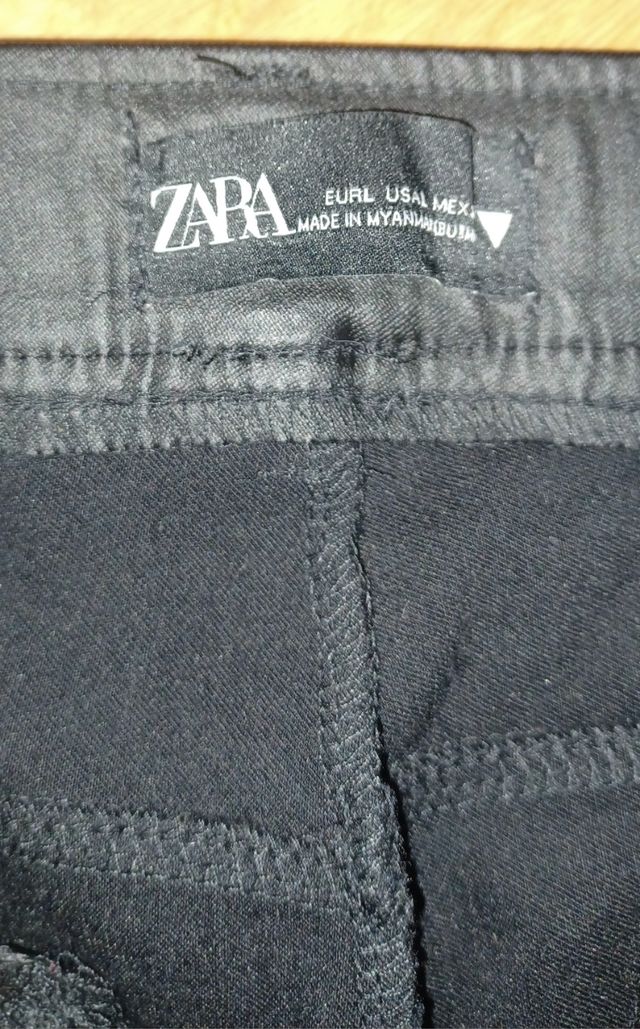 Pantalones efecto encerado